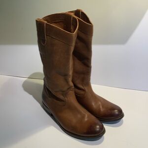 Beautiful Frye Pull on Boots - Size 7.5